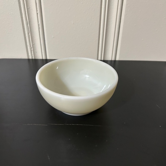 Vintage Fire King White Milk Glass Bowl 5" - Picture 3 of 3